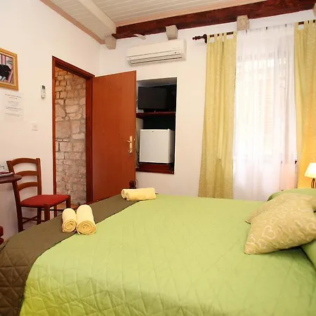 & Stipcic Casa de hóspedes Trogir