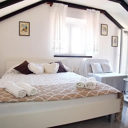 & Stipcic Casa de hóspedes Trogir