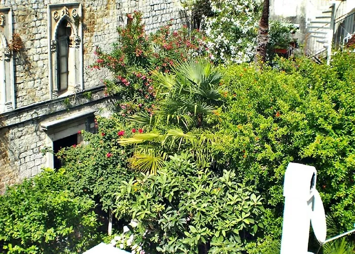 Rooms & Studio Stipcic Pensionat 3*