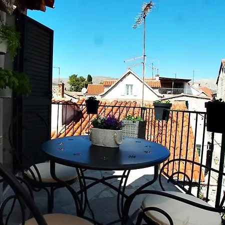 & Stipcic 3* 特罗吉尔