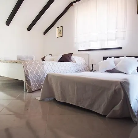 招待所 & Stipcic 3*