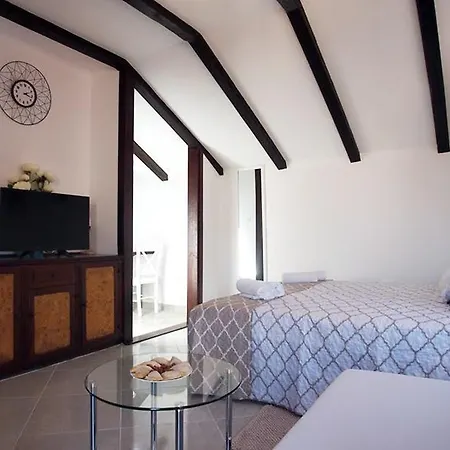 & Stipcic 3* 特罗吉尔