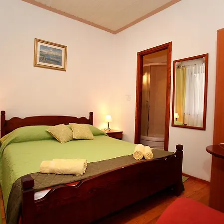 Guest house Rooms & Studio Stipcic 3*