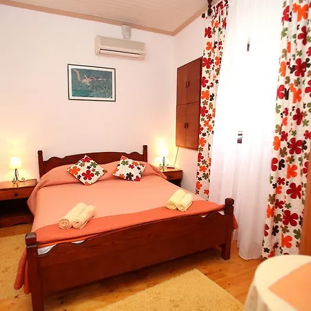 Rooms & Studio Stipcic Guest house Trogir